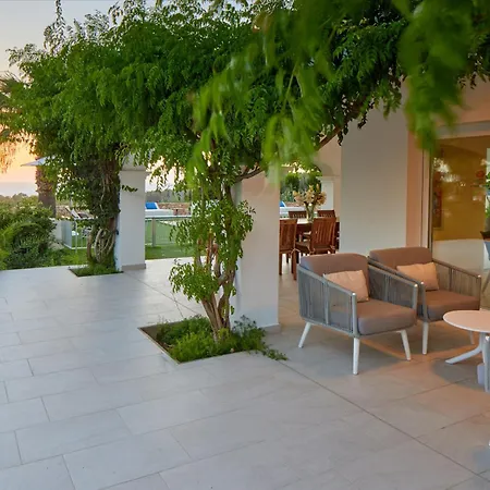 Villa Joan I - Fantastic Sunset Views And Family Friendly -